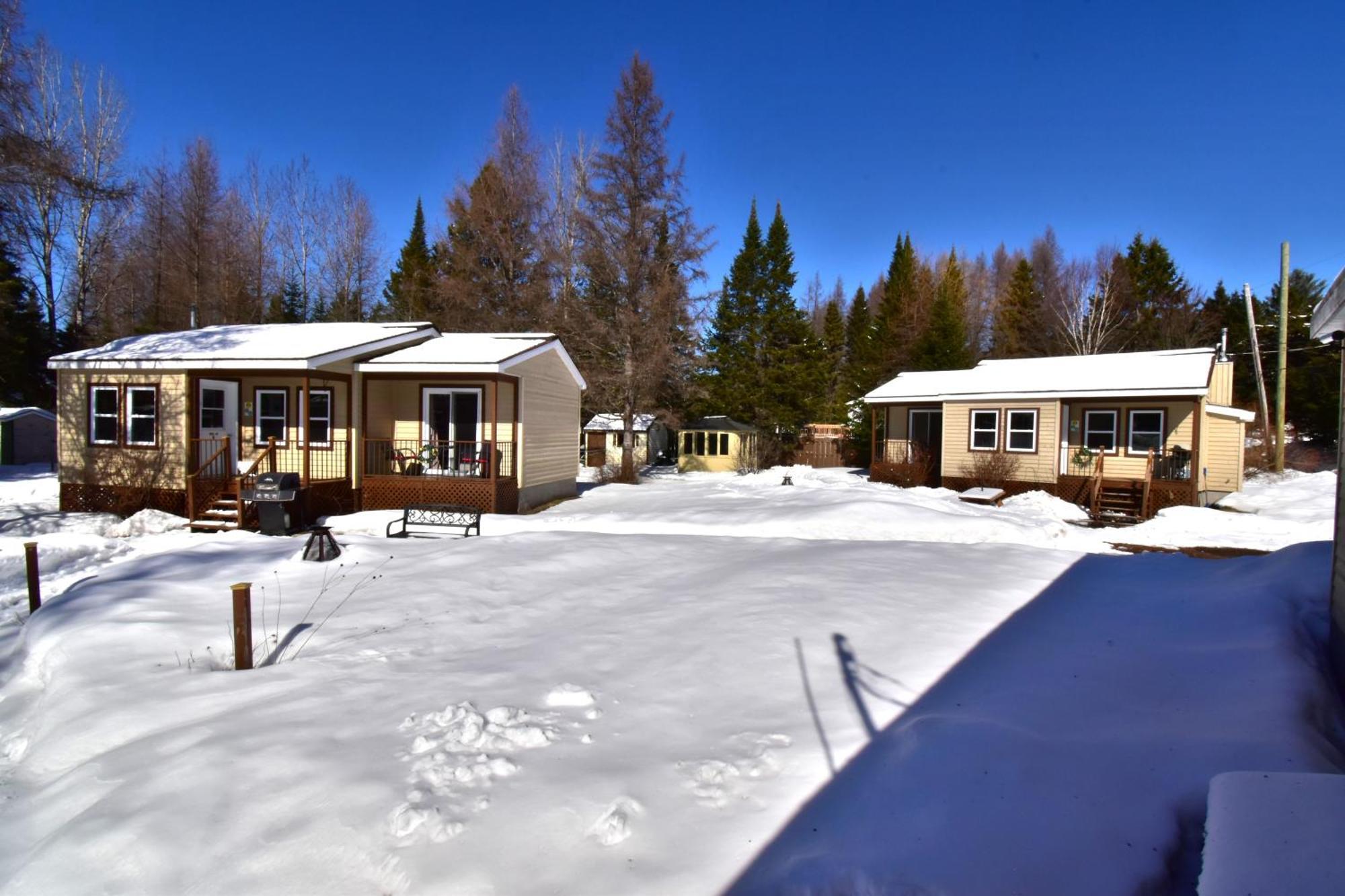 Emme Chalets Sainte-Lucie-de-Doncaster Екстер'єр фото