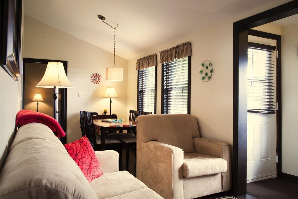 Emme Chalets Sainte-Lucie-de-Doncaster Номер фото