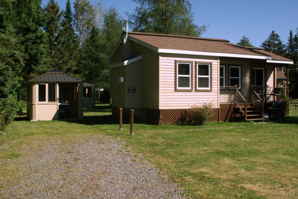 Emme Chalets Sainte-Lucie-de-Doncaster Номер фото