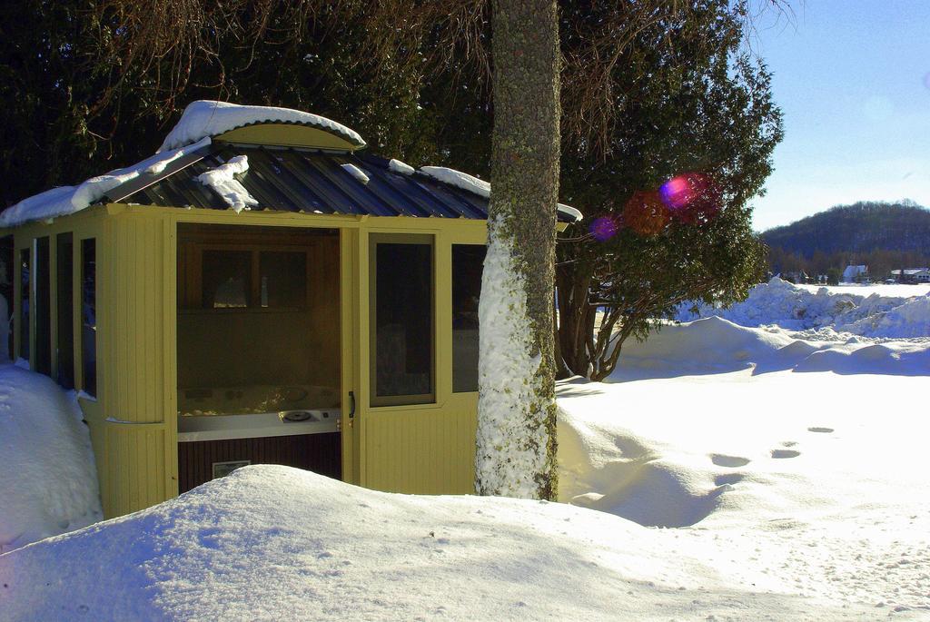 Emme Chalets Sainte-Lucie-de-Doncaster Номер фото